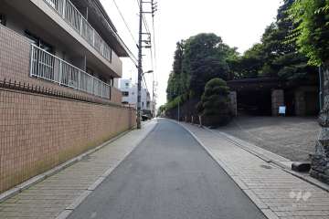 敷地北側の前面道路