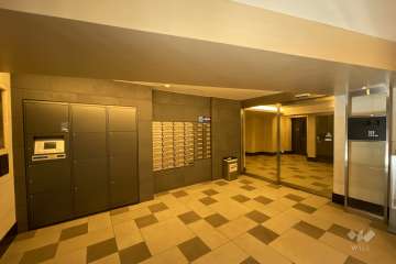 エントランスはオートロック付きです。