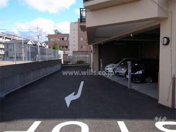 敷地内駐車場（屋内機械式）