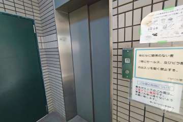 共用のエレベーター