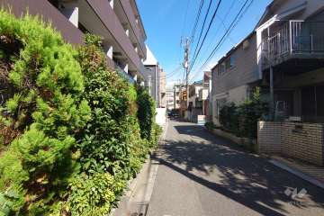 敷地東側の前面道路