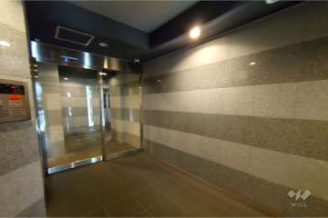 エントランスはオートロック付きです。