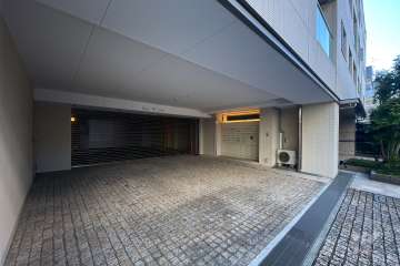 駐車場の出入口（リングシャッター付き）
