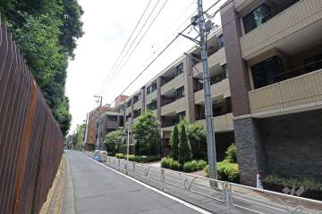 リビオ新宿御苑の外観（北東側から）
