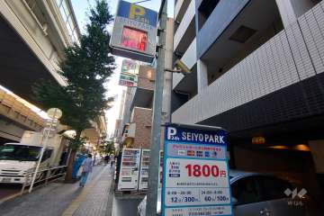 敷地南東側の前面道路（北東側から）