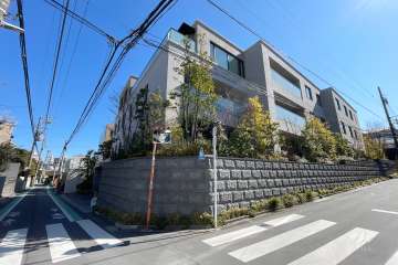 グランドメゾン上原レジデンスの外観（北西側から）