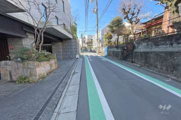 敷地北側の前面道路