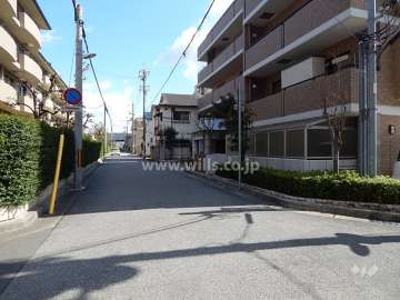 敷地北東側の前面道路