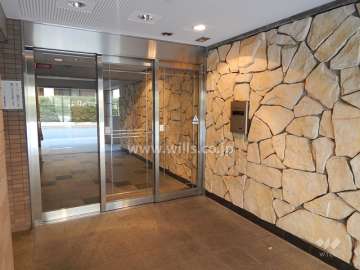 エントランスはオートロック付きです。