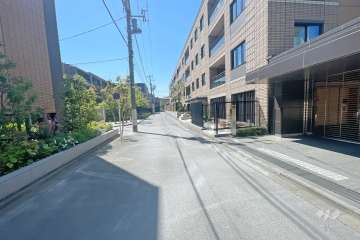 敷地東側の前面道路