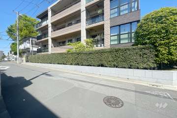 敷地南側の前面道路