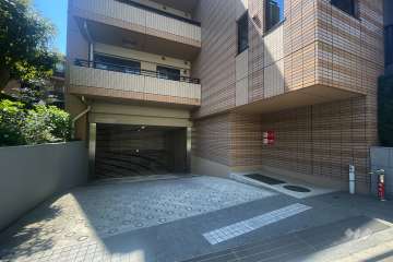 駐車場の出入り口（リングシャッター式）