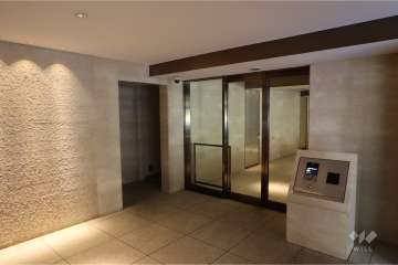 エントランスはオートロック付きです。