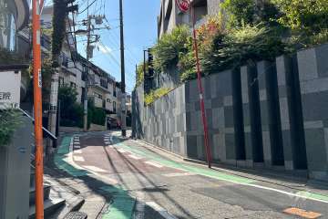 敷地南東側の前面道路