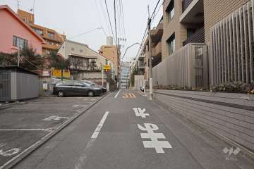 敷地南西側の前面道路