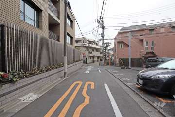 敷地南西側の前面道路