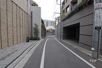 敷地北東側の前面道路