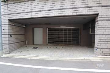 駐車場の出入り口（リングシャッター付き）