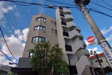 パークホームズ初台の外観（北側から）