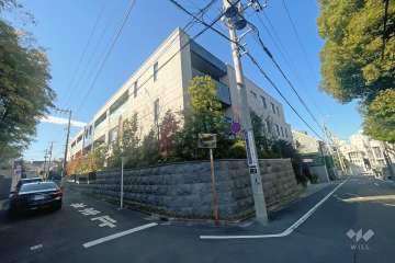 グランドメゾン上原コートの外観（南東側から）