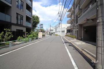 敷地南東側の前面道路