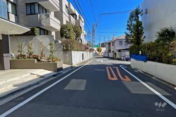 敷地南側の前面道路