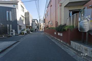 敷地東側の前面道路