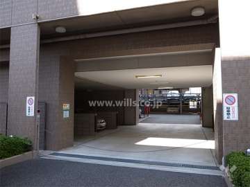 敷地内駐車場（ロボットゲート付き）