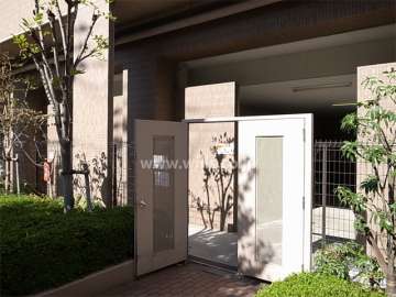 建物1階部分にある駐輪場