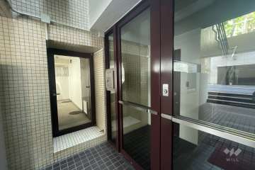 エントランスはオートロック付きです。