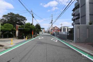 北側前面道路(西側から)