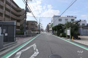 北側前面道路(東側から)