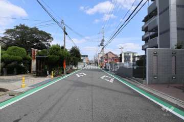 北側前面道路(西側から)