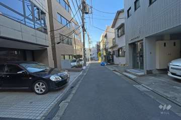 敷地西側の前面道路