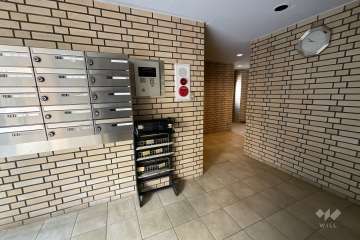 エントランスはオートロック付きです。