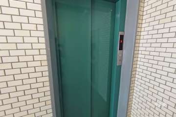 共用のエレベーター