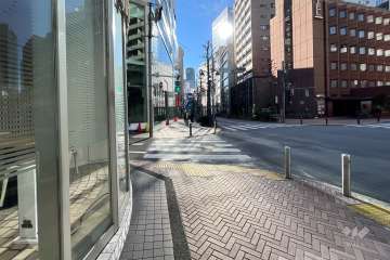 敷地南西側の前面道路(北西側から)