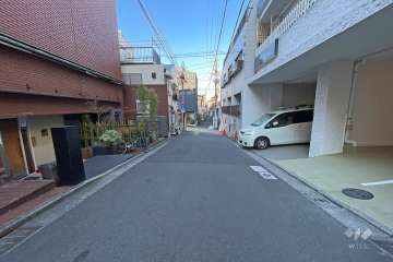 敷地南側の前面道路