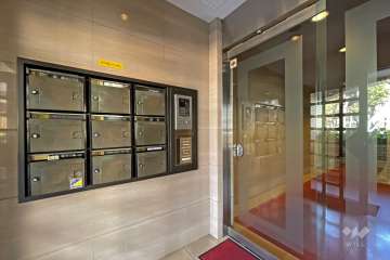 エントランスはオートロック付きです。