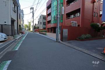 敷地北西側の前面道路