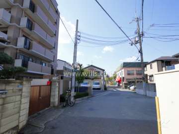 敷地北側の前面道路