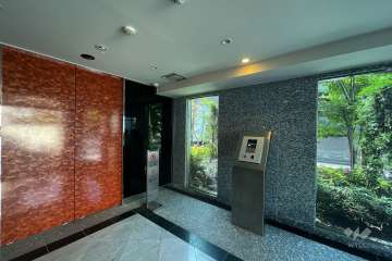 エントランスはオートロック付きです。