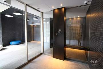 エントランスはオートロック付きです。