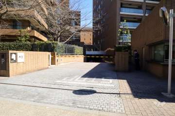 駐車場の出入り口