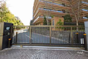 駐車場の出入り口