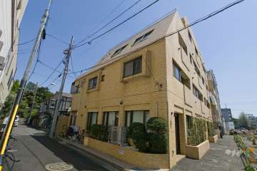 ロイヤルコーポ上原の外観（西側から