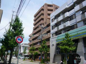 トーカンマンション武庫之荘の外観（南東側から）