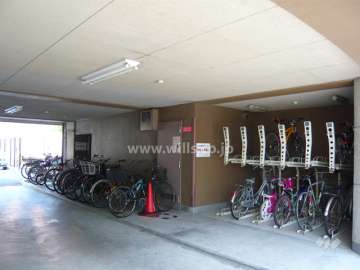 ピロティ部分にある駐輪場