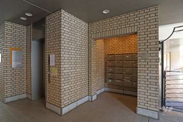 エレベーターと共用ポスト