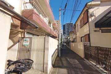 敷地南西側の前面道路